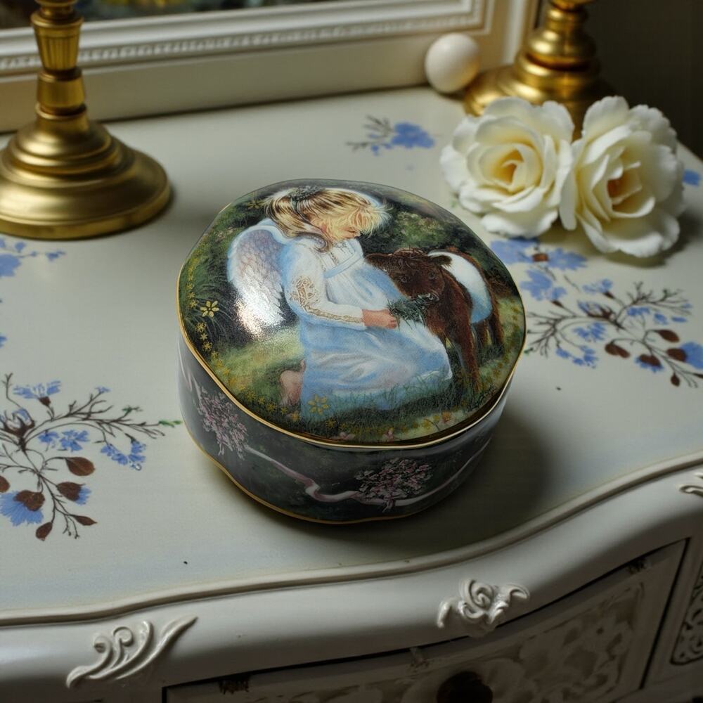 Ardleigh Elliott An Angels Caring Heart Music Box Donna Brooks 1997
